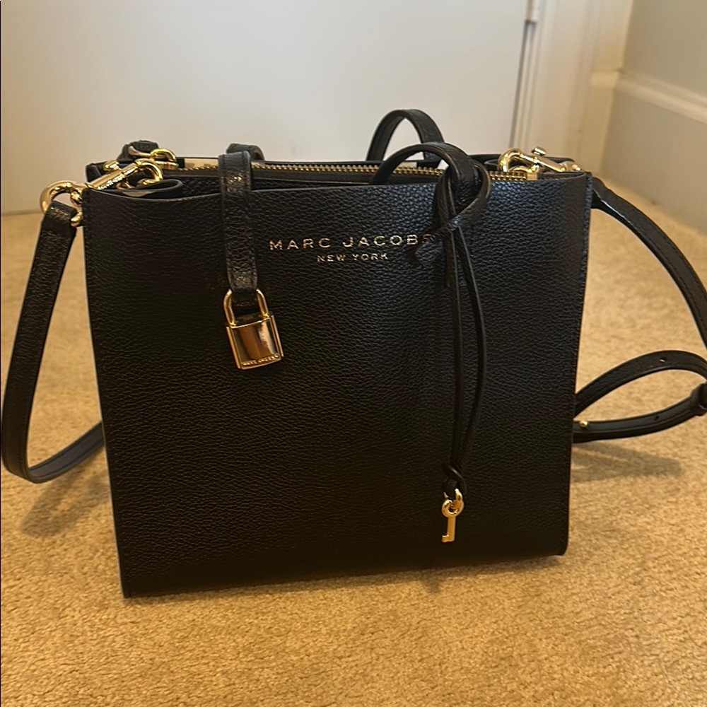 Marc Jacobs Black Crossbody Bag with Sleek Design